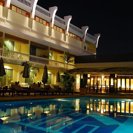 Windmill Resort Hotel Pattaya Bagian luar foto