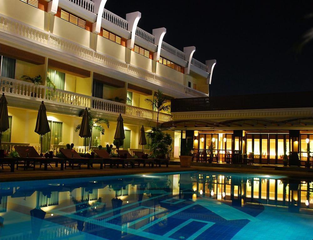 Windmill Resort Hotel Pattaya Bagian luar foto