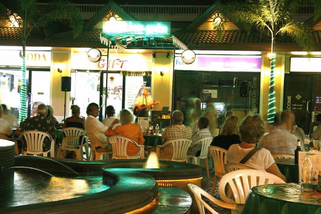 Windmill Resort Hotel Pattaya Bagian luar foto