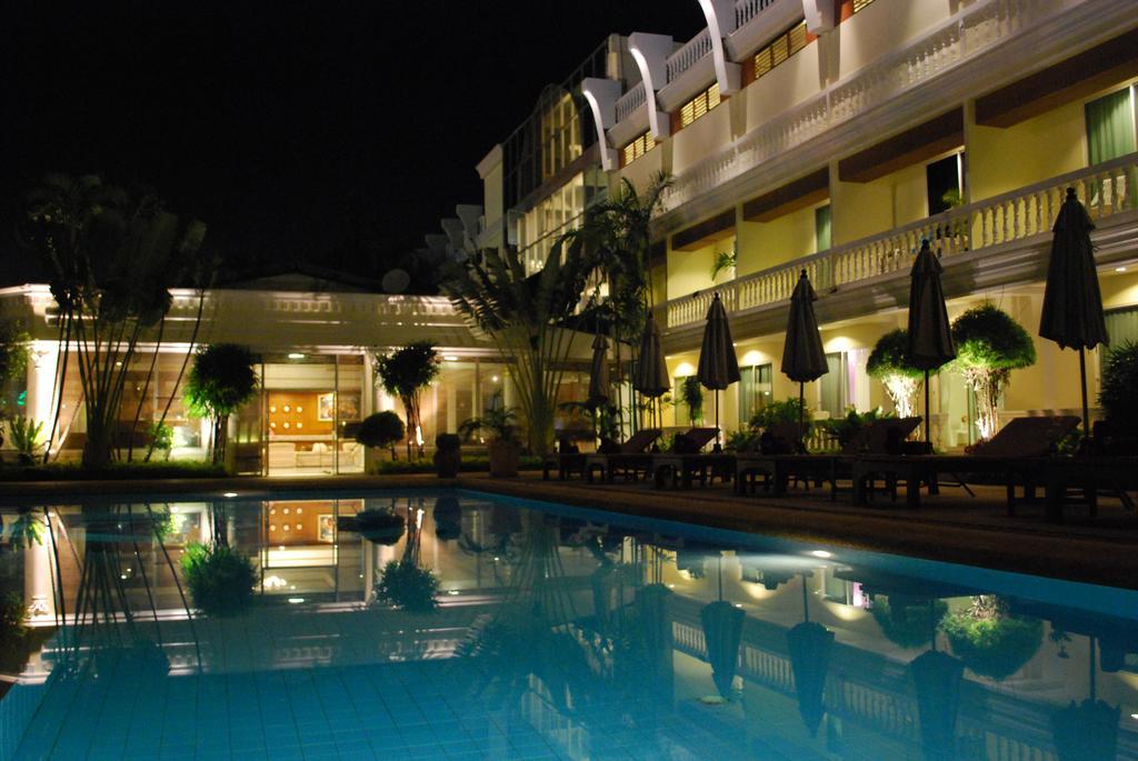 Windmill Resort Hotel Pattaya Bagian luar foto