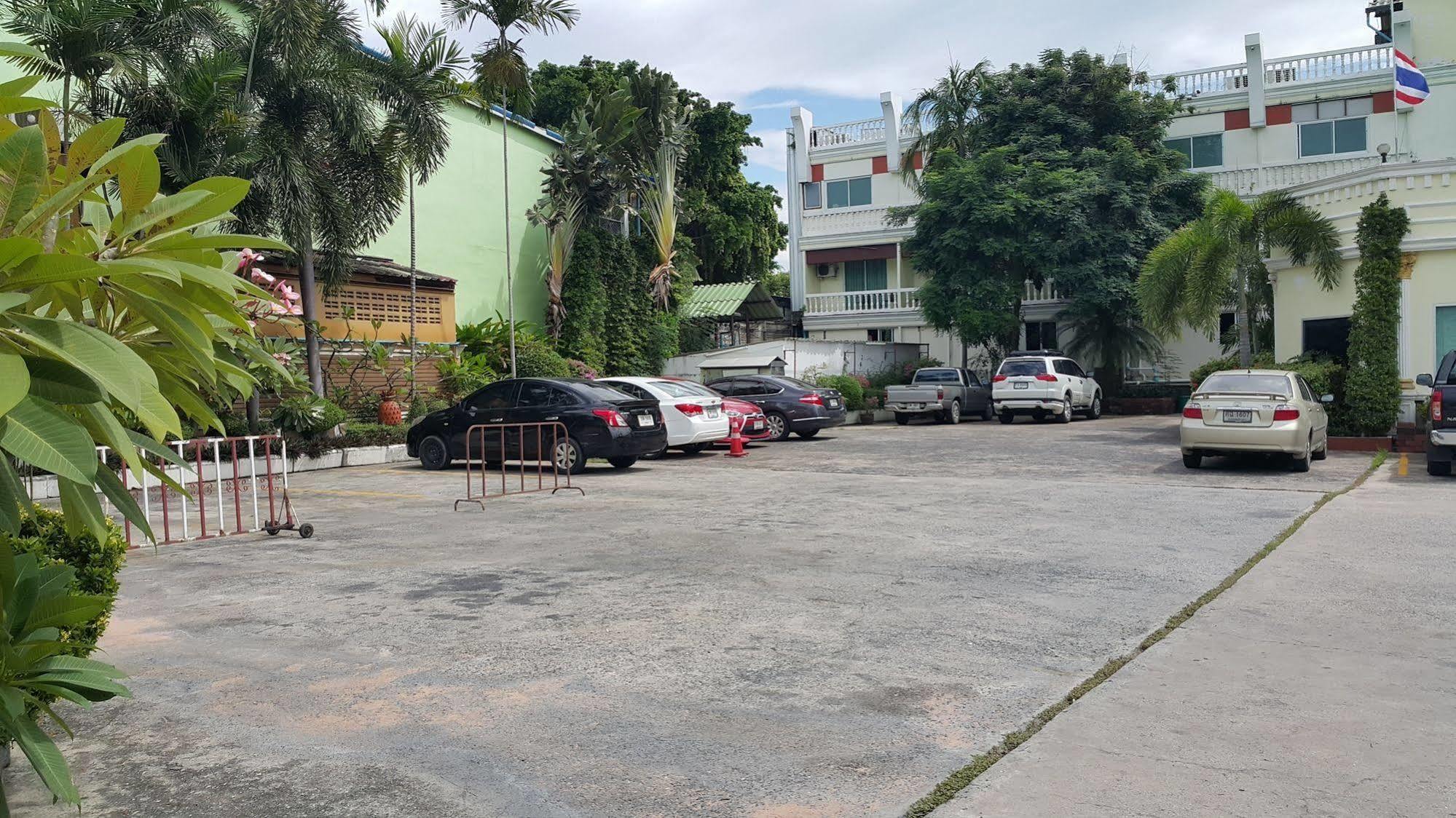 Windmill Resort Hotel Pattaya Bagian luar foto