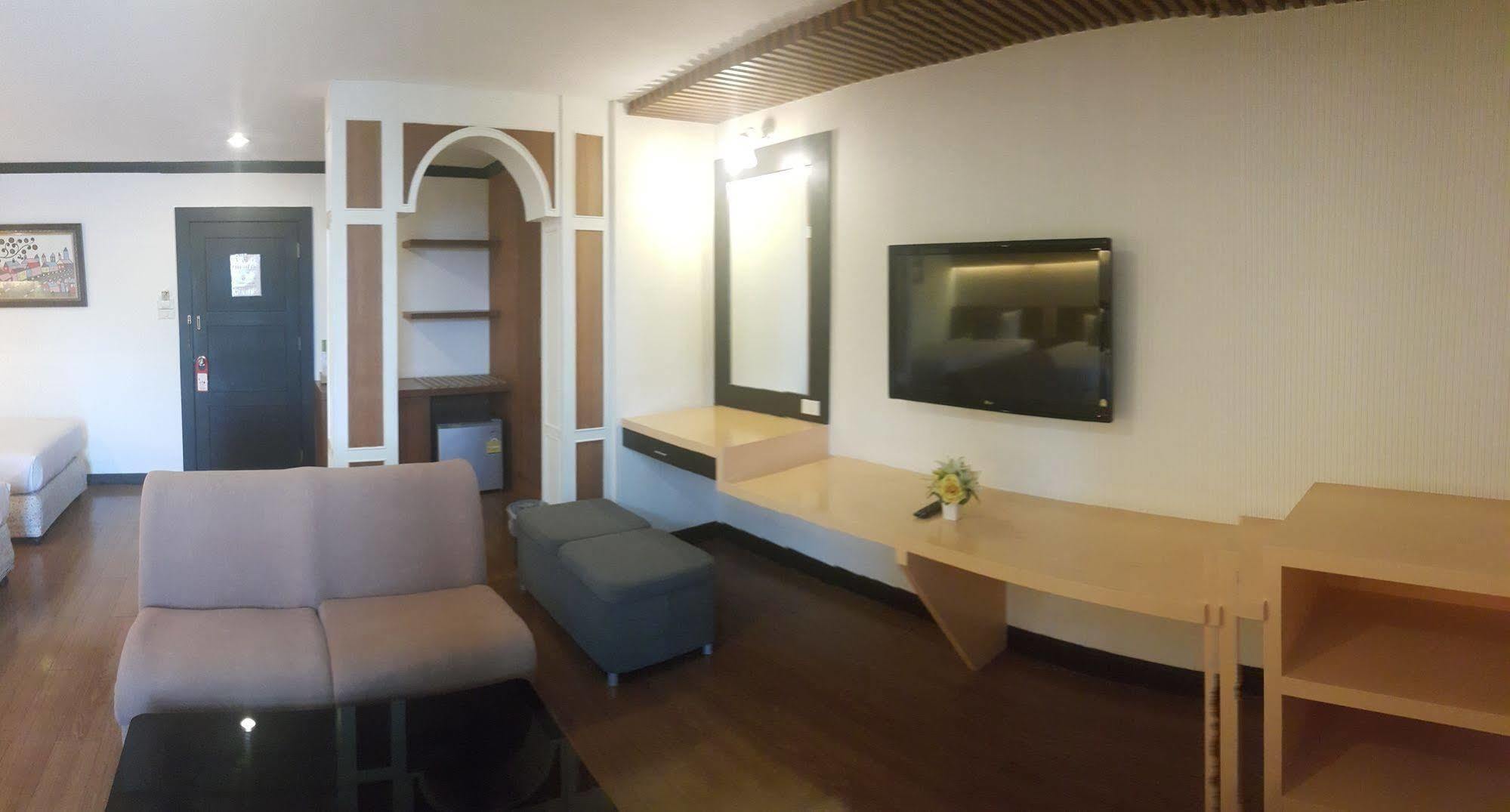 Windmill Resort Hotel Pattaya Bagian luar foto