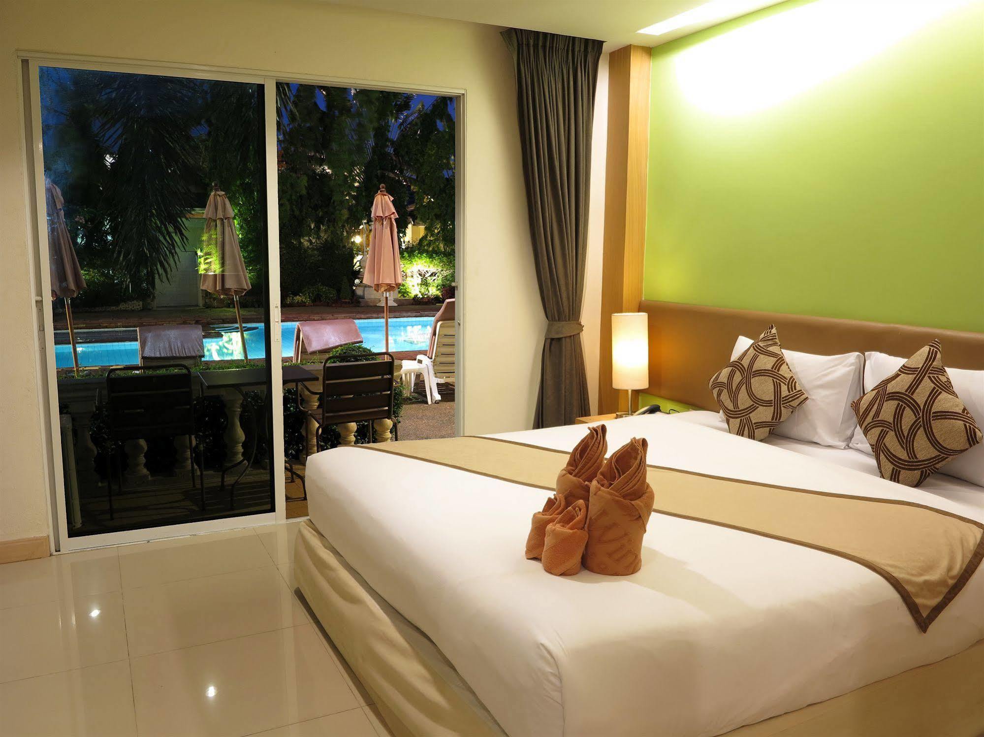 Windmill Resort Hotel Pattaya Bagian luar foto