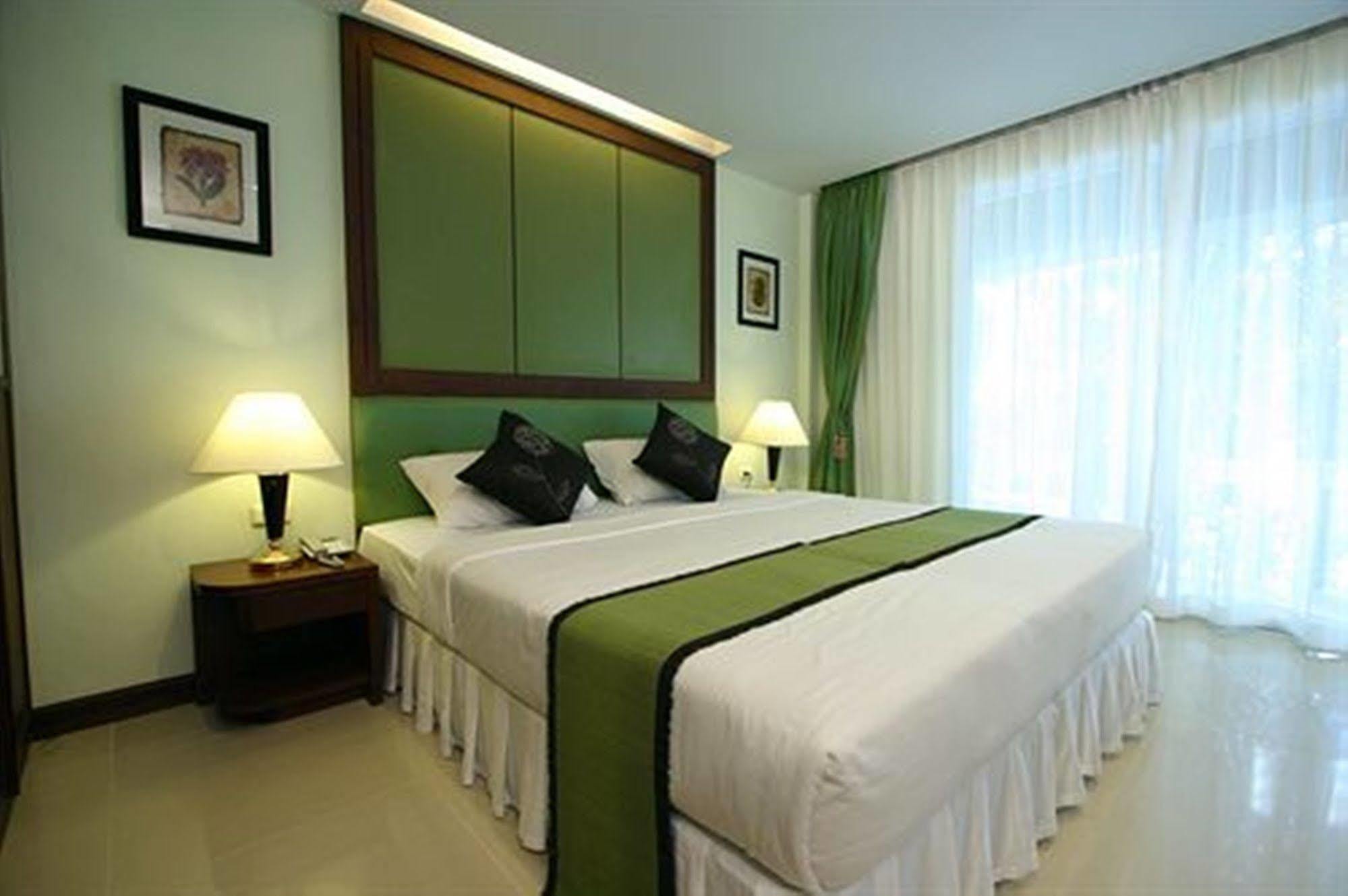 Windmill Resort Hotel Pattaya Bagian luar foto