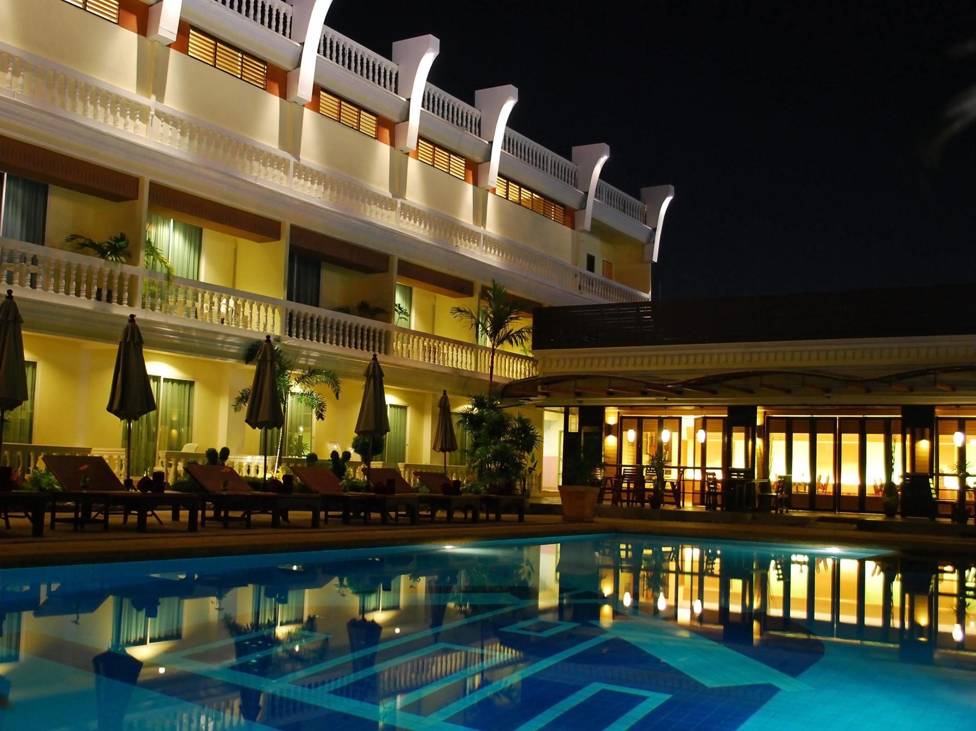 Windmill Resort Hotel Pattaya Bagian luar foto