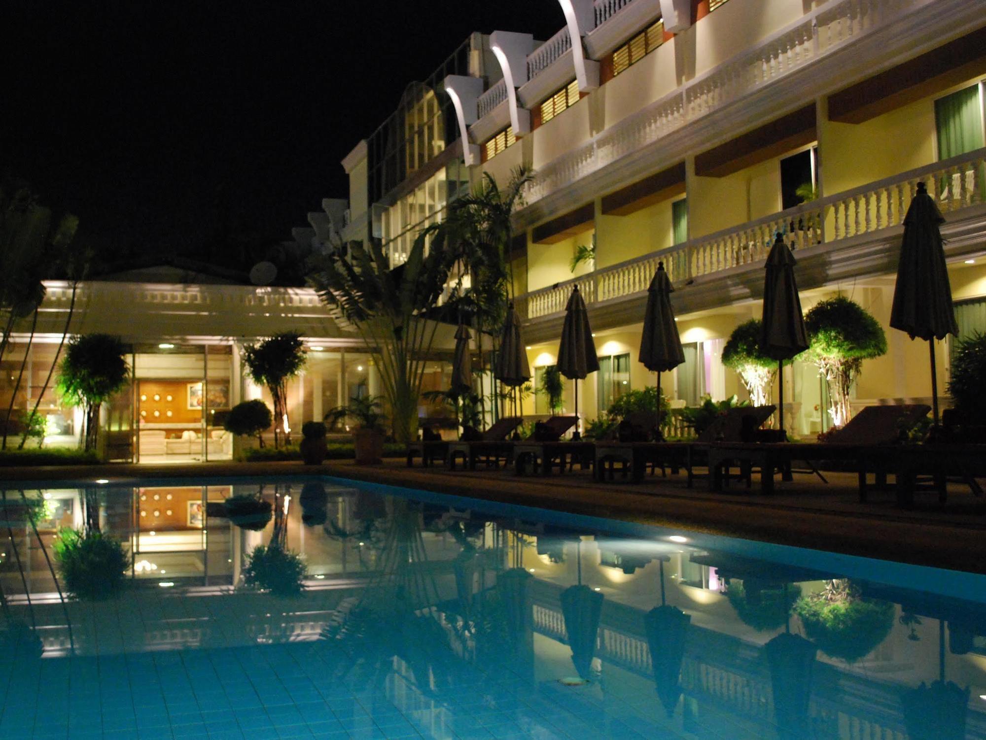 Windmill Resort Hotel Pattaya Bagian luar foto
