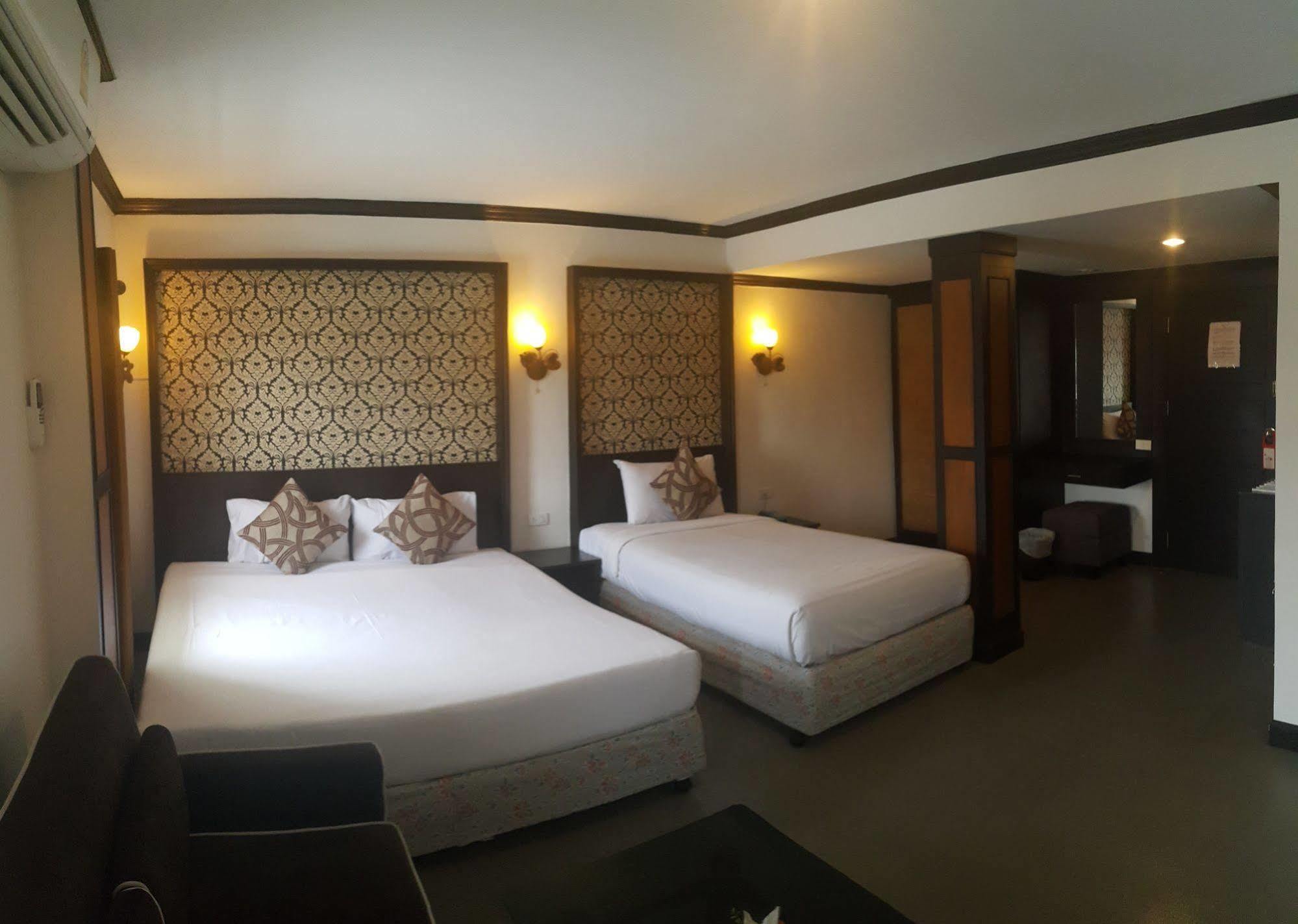 Windmill Resort Hotel Pattaya Bagian luar foto