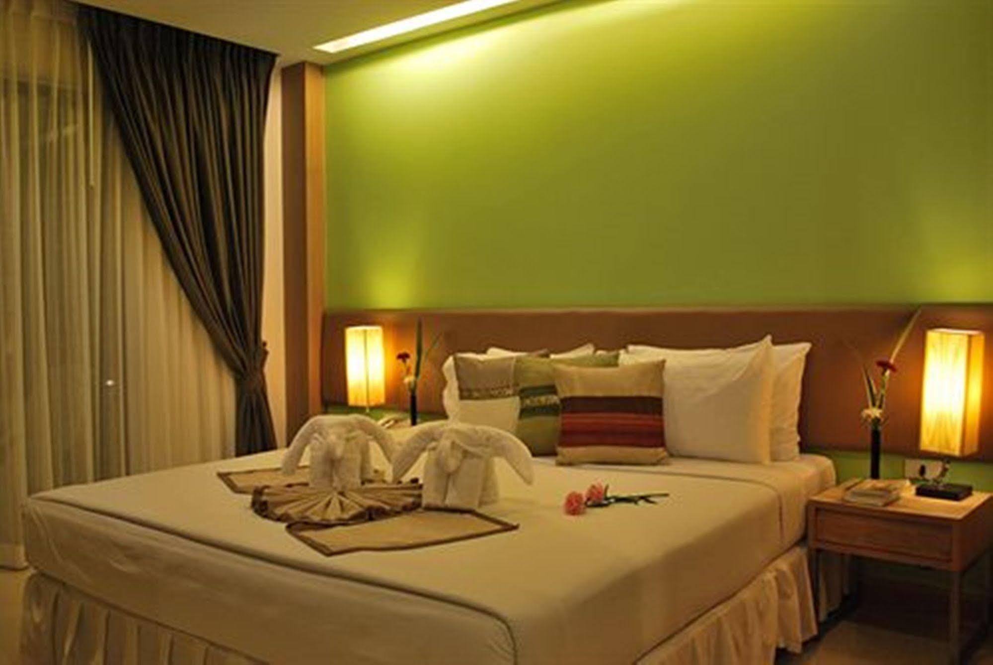 Windmill Resort Hotel Pattaya Bagian luar foto