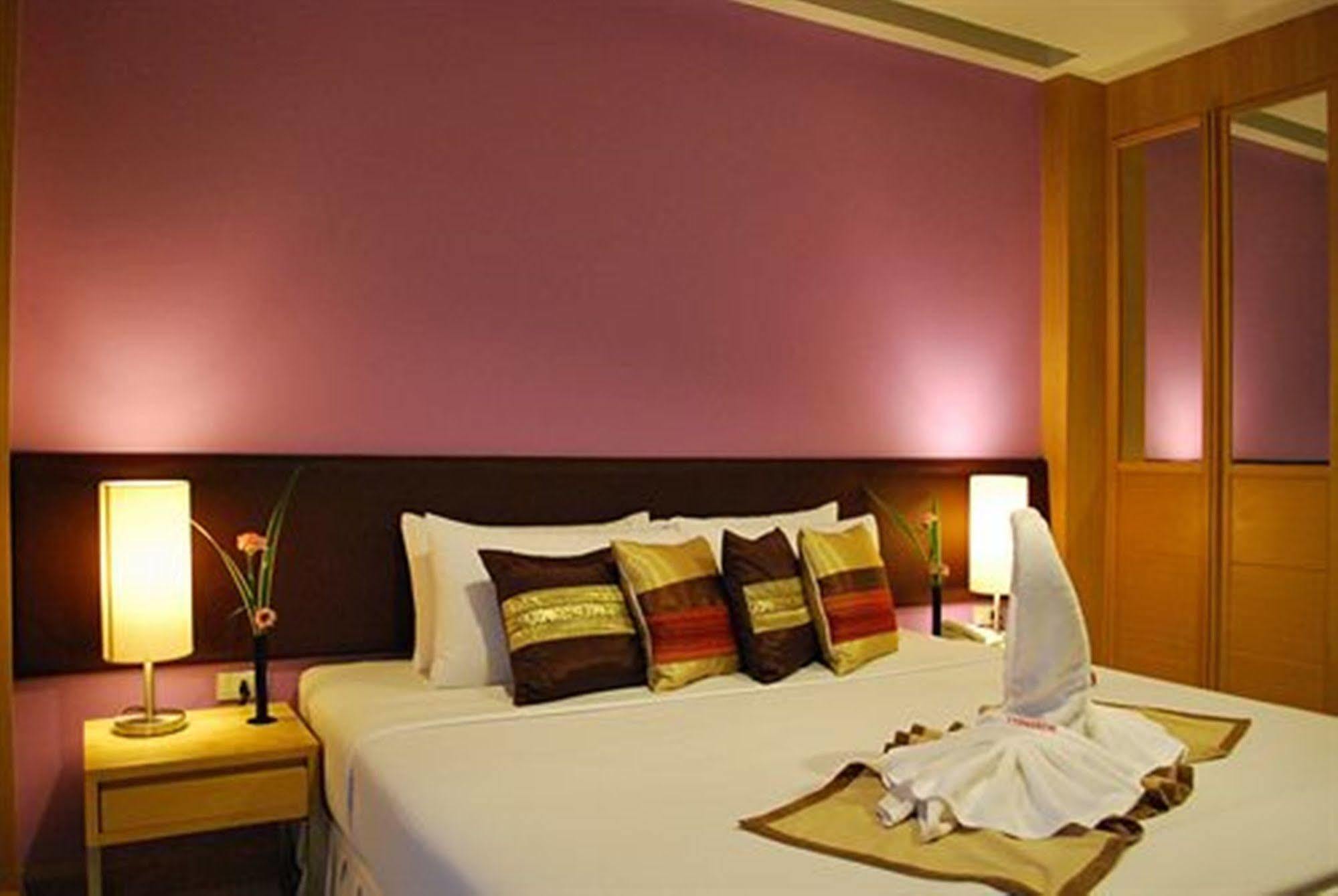 Windmill Resort Hotel Pattaya Bagian luar foto