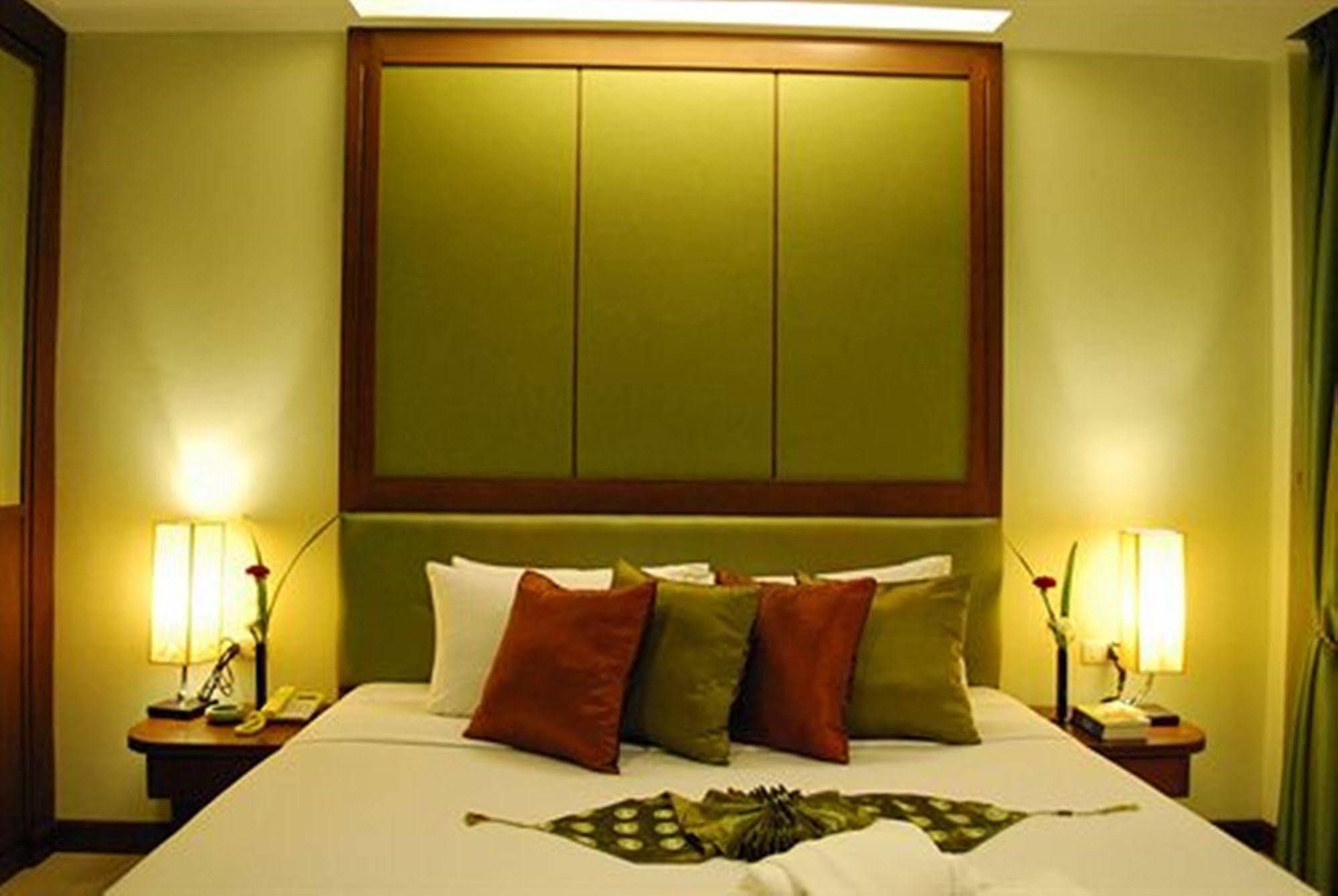 Windmill Resort Hotel Pattaya Bagian luar foto
