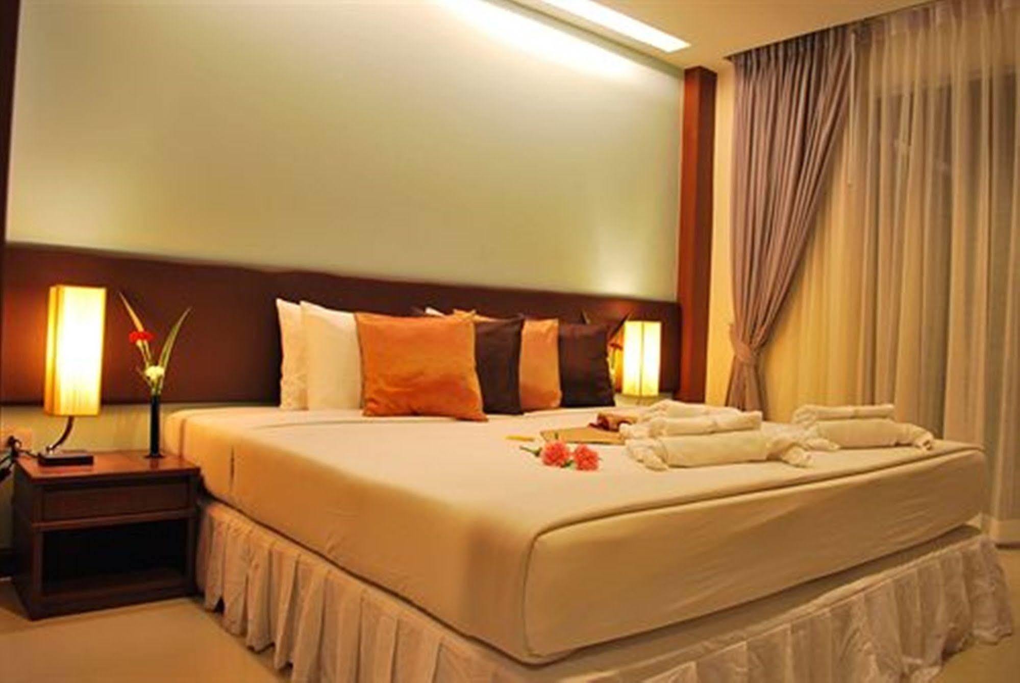 Windmill Resort Hotel Pattaya Bagian luar foto